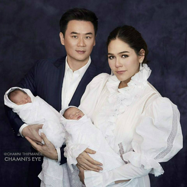 My nhân đep nhât Thai Lan Chompoo Araya khoe căp song sinh vưa chao đơi - Hình 3