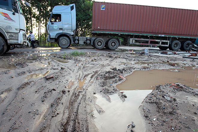 Ô tô né trạm thu phí quốc lộ 5, đường nhánh đầy ổ voi - Hình 8
