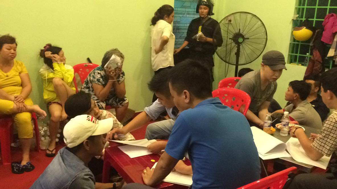 Tập kích tụ điểm cờ bạc ở quận 10 TP.HCM - Hình 2