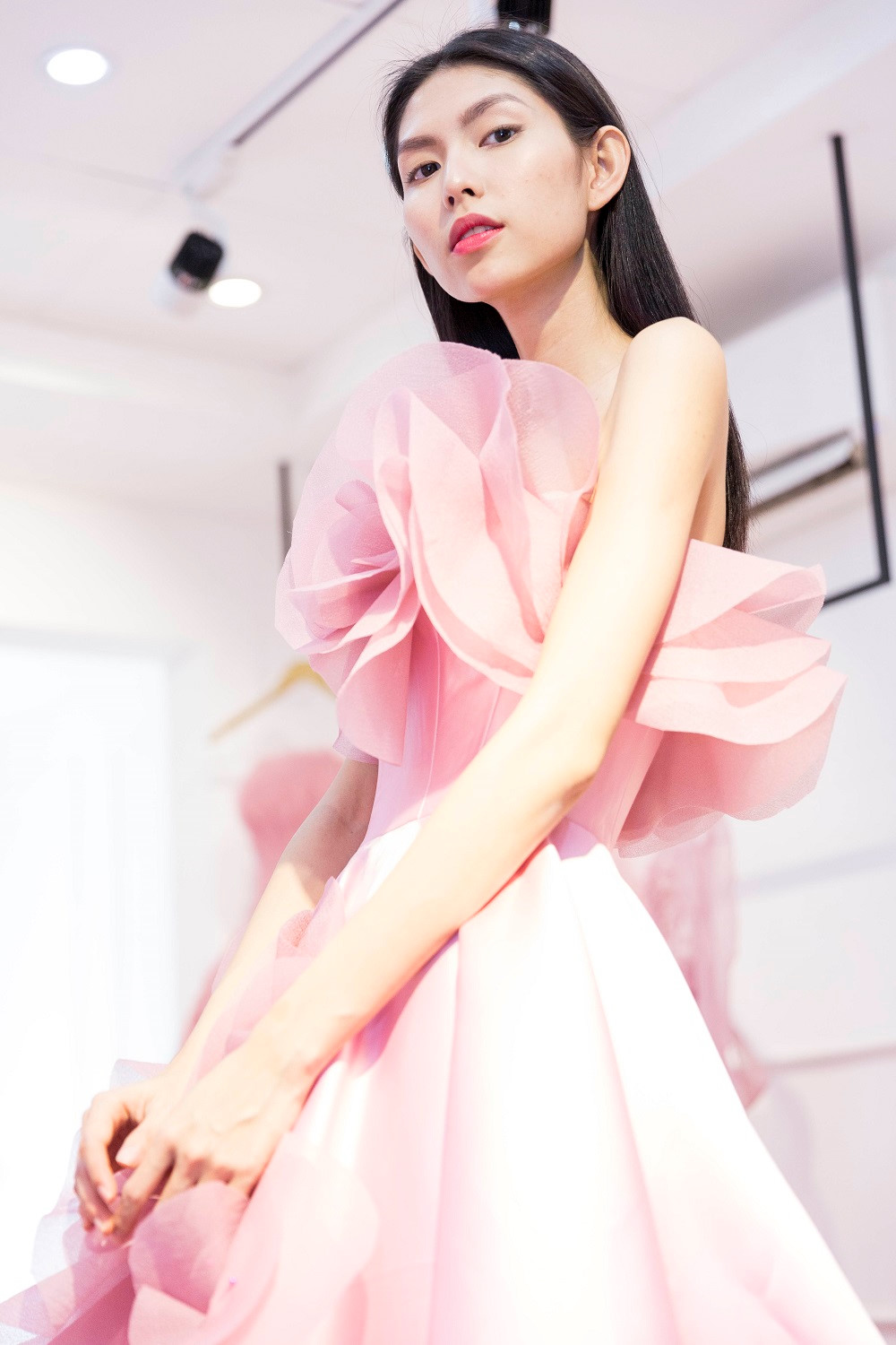 Top 3 Next Top Model thử váy cồng kềnh cho đêm chung kết - Hình 4