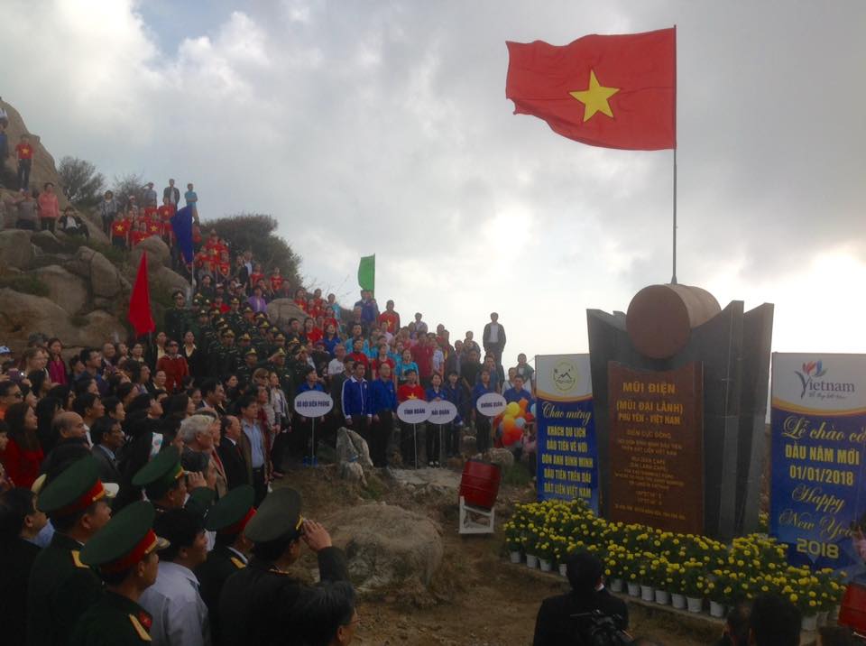 Chào đón năm mới 2018 ở điểm cực Đông đất liền Việt Nam - Hình 1