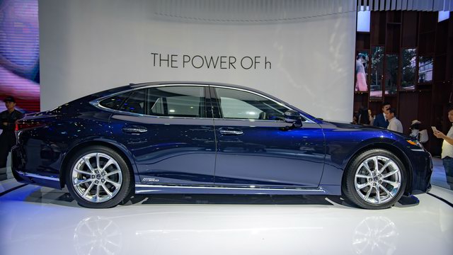 Lexus LS 500h 2018 giá 7,6 tỷ đồng tại Việt Nam - Hình 2