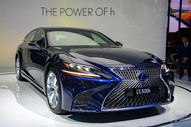 Lexus LS 500h 2018 giá 7,6 tỷ đồng tại Việt Nam - Hình 1