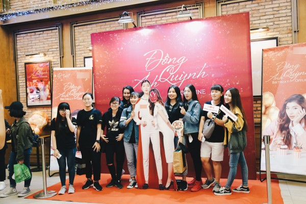 Mới đầu năm 2018, Đồng Ánh Quỳnh đã âm thầm chuẩn bị quà công phu tặng fan - Hình 2