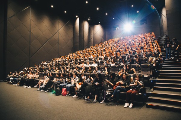 Mới đầu năm 2018, Đồng Ánh Quỳnh đã âm thầm chuẩn bị quà công phu tặng fan - Hình 1