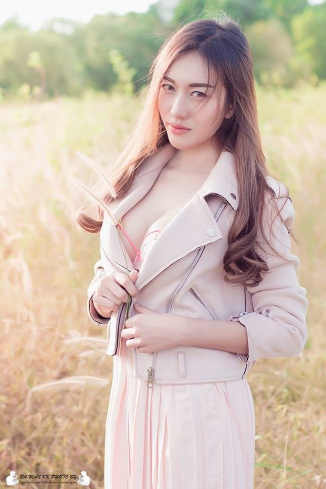 Ngất ngây với váy áo sexy mừng năm mới của con gái Thái Lan - Hình 1