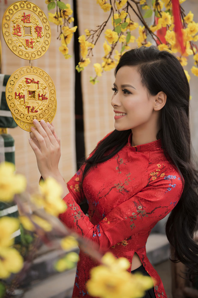 Nữ y tá sexy khiến Trung Hiếu say như điếu đổ giờ ra sao? - Hình 4