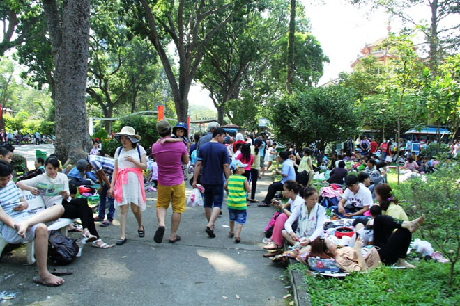 Tết Dương lịch: Biển người đông như nêm trong các khu vui chơi - Hình 20