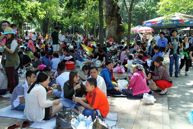 Tết Dương lịch: Biển người đông như nêm trong các khu vui chơi - Hình 18