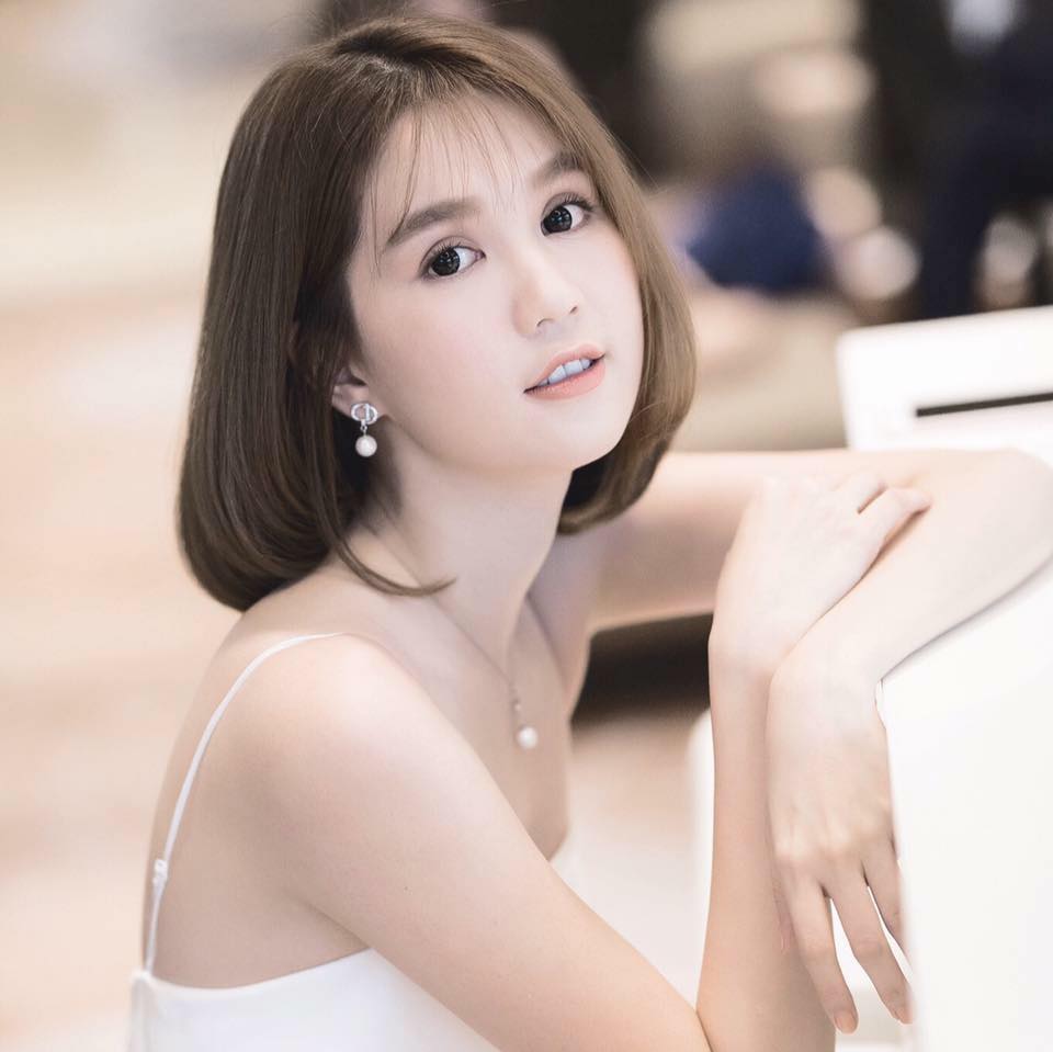 Tuổi U30, Ngọc Trinh vẫn mặc váy học sinh trẻ trung như gái tuổi 18 - Hình 5