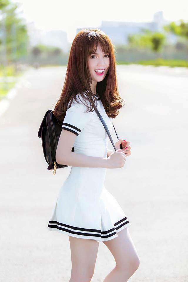 Tuổi U30, Ngọc Trinh vẫn mặc váy học sinh trẻ trung như gái tuổi 18 - Hình 4