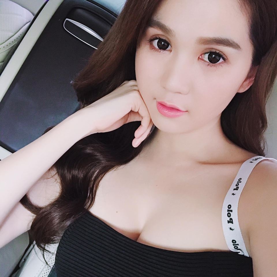 Tuổi U30, Ngọc Trinh vẫn mặc váy học sinh trẻ trung như gái tuổi 18 - Hình 7