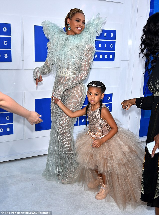Beyoncé's daughter's queen-like life: At 6 years old, she has her own service crew and wears 250 million VND dresses to events - Photo 6