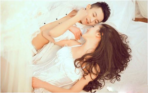Bí mật dưới gầm giường - Hình 1