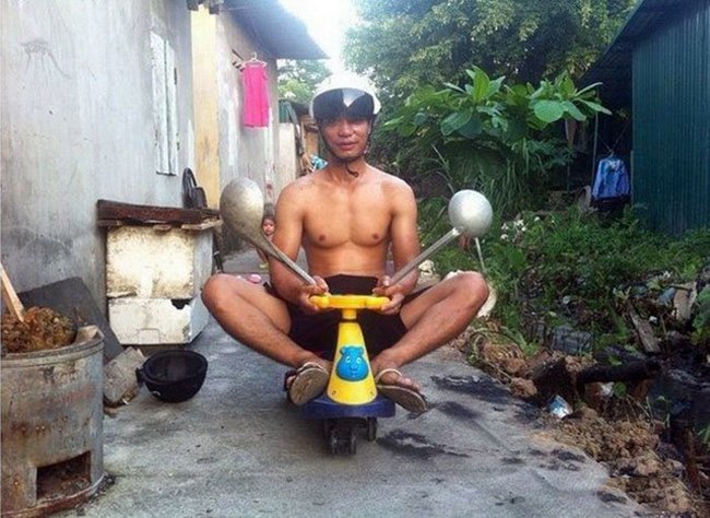 Chị em tránh ra cho chúng tôi thể hiện nào! - Hình 1