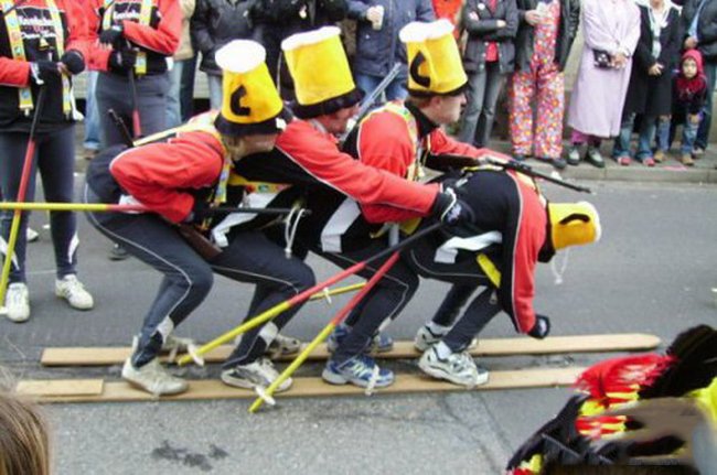 Chị em tránh ra cho chúng tôi thể hiện nào! - Hình 5