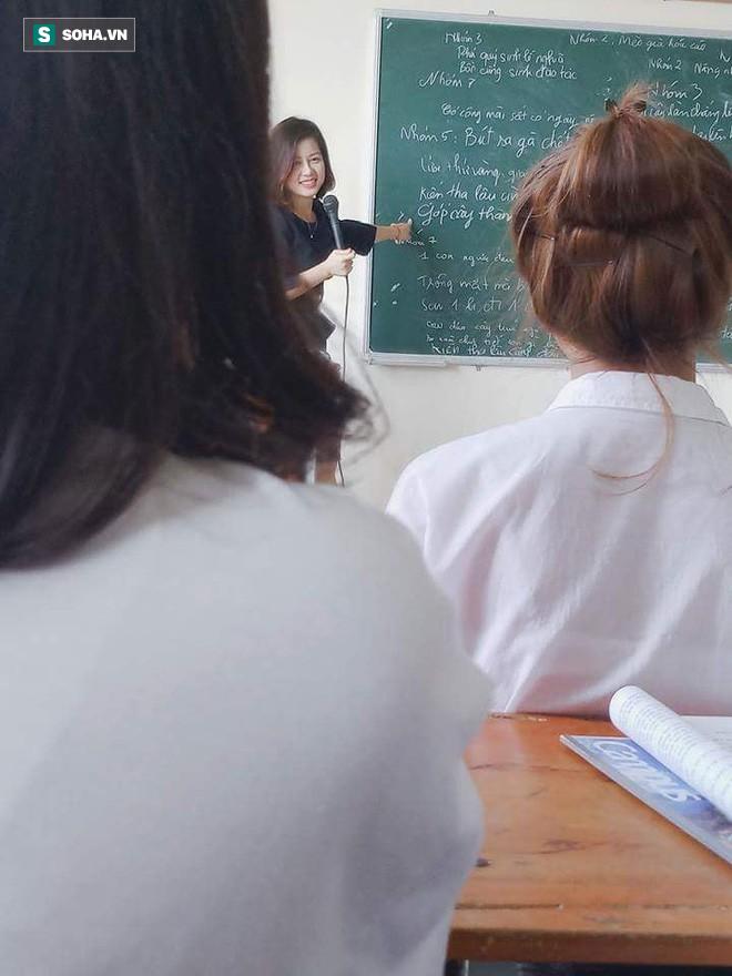 Cô giáo nổi tiếng vì bức ảnh chụp lén trong lớp học: Đã yêu cầu nhiều trang gỡ ảnh xuống - Hình 1