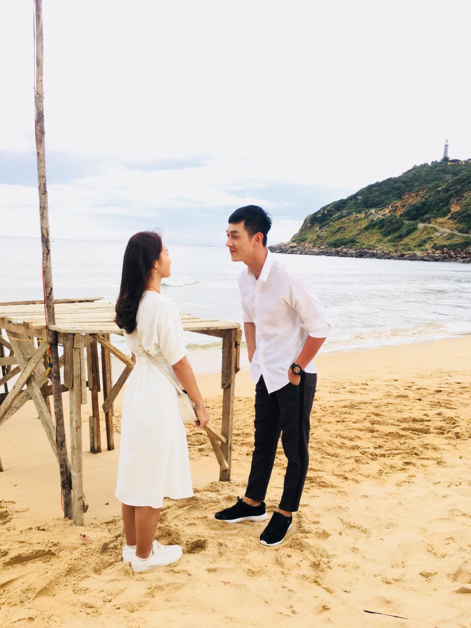 Dân tình cứ mải chê Khả Ngân mà quên rằng style của Song Luân trong Hậu Duệ Mặt Trời cũng ổn ra phết - Hình 8