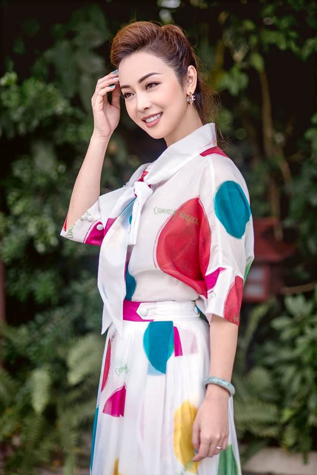 HH Jennifer Phạm lại gây thương nhớ nhờ váy xuyên thấu mỏng như sương - Hình 7