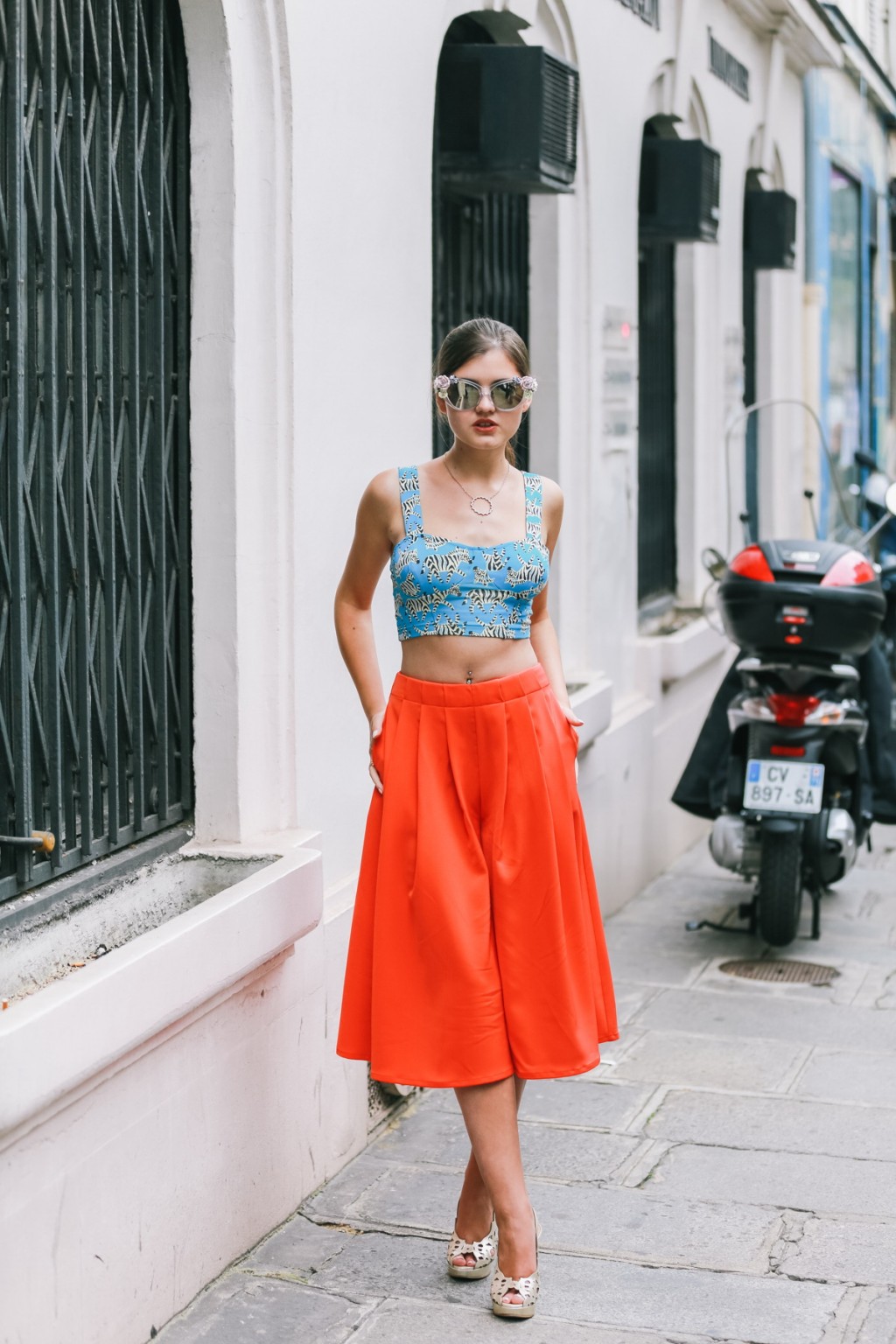 Học hỏi các sao và fashionista 6 cách mặc đồ đẹp với quần ống rộng - Hình 20