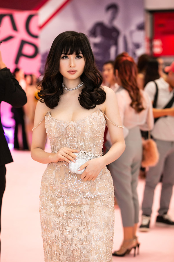 Kim Lý, Hồ Ngọc Hà thì thầm to nhỏ ở sự kiện - Hình 9