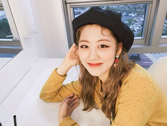 Mũ beret cổ điển phủ sóng tủ đồ sao Hàn mùa thu 2018 - Hình 9