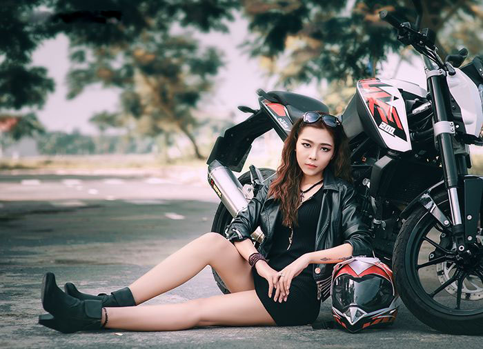 Ngắm bộ ảnh ngoại cảnh người đẹp Việt bên moto cực chất - Hình 1