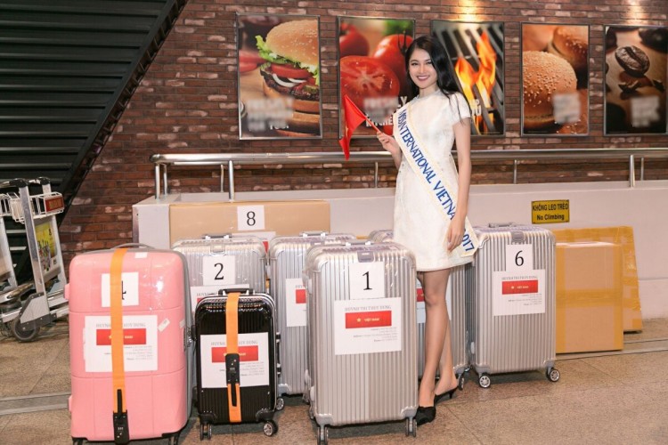 Người đẹp Việt gồng gánh cả tạ hành lí khi đi thi quốc tế - Hình 7