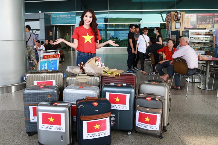 Người đẹp Việt gồng gánh cả tạ hành lí khi đi thi quốc tế - Hình 3