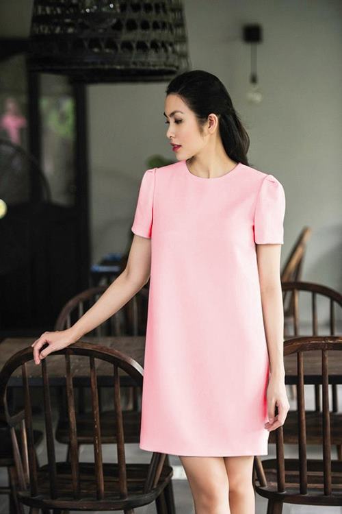 Những phong cách mặc đẹp và duyên dáng cho phụ nữ trong buổi tối 20/10 - Hình 12