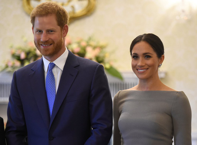 Sau 5 tháng làm dâu Hoàng gia, váy áo tinh tế thanh lịch nhiều không đếm hết nhưng Công nương Meghan lại có tới 3 lần mặc đồ kém duyên - Hình 8