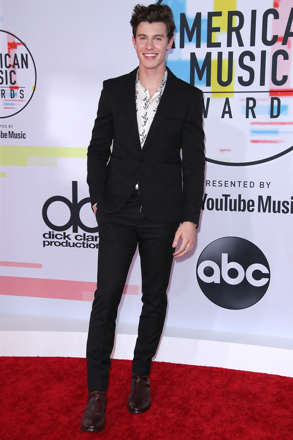 Taylor Swift làm bà hoàng chiếm trọn vẹn spotlight trong ngày tham dự American Music Awards 2018 - Hình 8