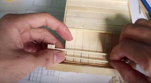 Cách làm mô hình nhà đơn giản bằng que kem gỗ - Hình 30