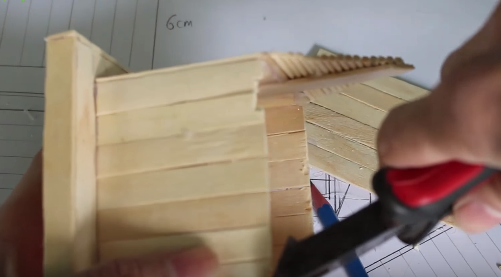 Cách làm mô hình nhà đơn giản bằng que kem gỗ - Hình 18