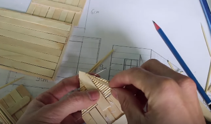 Cách làm mô hình nhà đơn giản bằng que kem gỗ - Hình 15