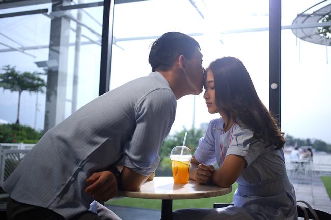 Hậu Duệ Mặt Trời Việt: Trước mặt mẹ, Khả Ngân khóc lóc đòi bạn trai cởi áo, ngủ với mình - Hình 10