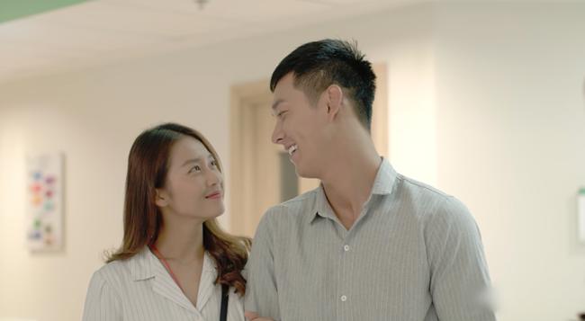 Hậu Duệ Mặt Trời Việt: Trước mặt mẹ, Khả Ngân khóc lóc đòi bạn trai cởi áo, ngủ với mình - Hình 8