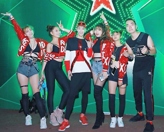 Hot gymer Hà thành mặt xinh, số đo thần thánh mặc bốc lửa khi đi quẩy - Hình 8