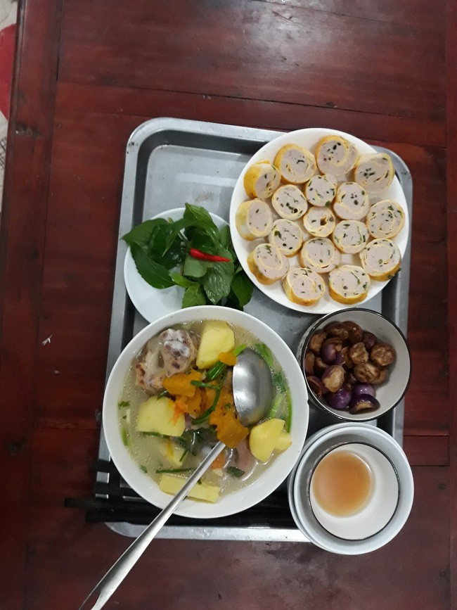 Khoe mâm cơm với món ăn lạ, vợ trẻ nổi hứng thử tài đoán giá của dân mạng, nghe xong lập tức rút kinh nghiệm - Hình 2