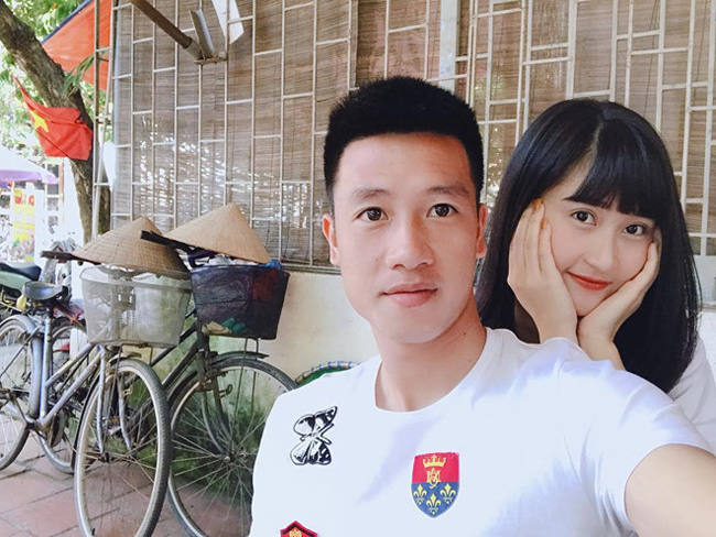 Không ngờ dàn WAGs tuyển Việt Nam lại có cô gái gợi cảm thế này! - Hình 2