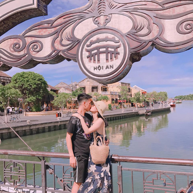 Không ngờ dàn WAGs tuyển Việt Nam lại có cô gái gợi cảm thế này! - Hình 5