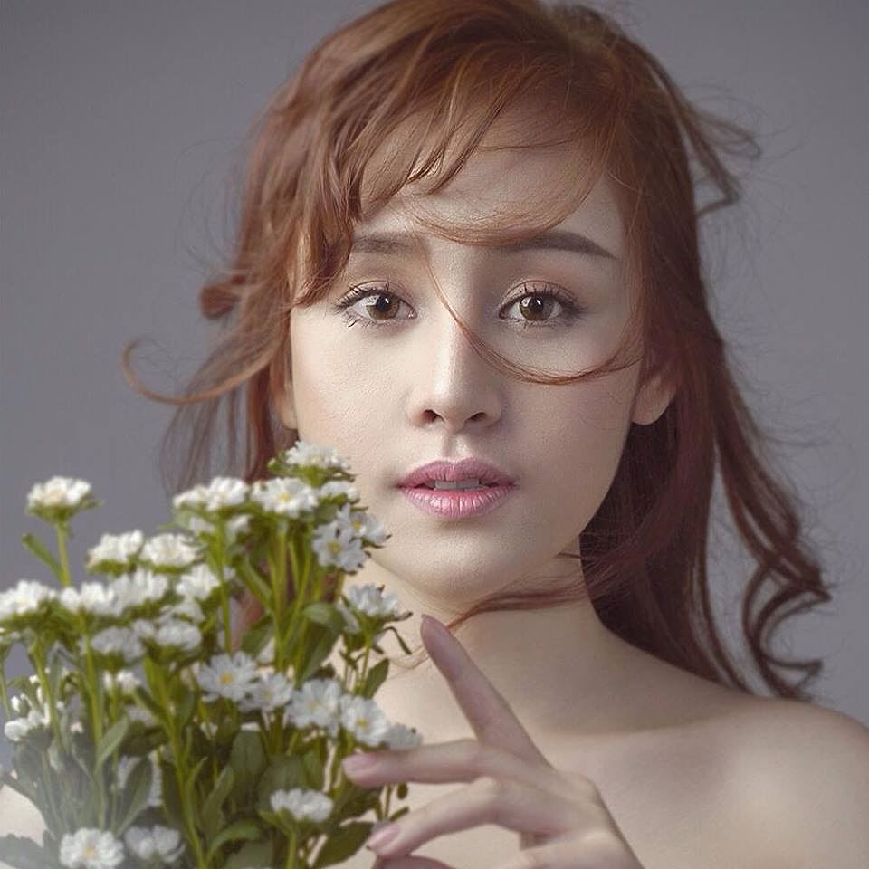 Không nhận ra Bà Tưng Huyền Anh dù vẫn cực gợi cảm - Hình 4