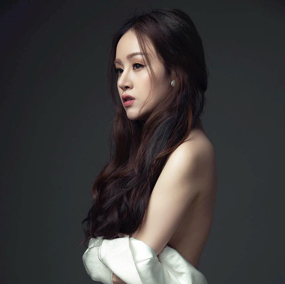 Không nhận ra Bà Tưng Huyền Anh dù vẫn cực gợi cảm - Hình 9
