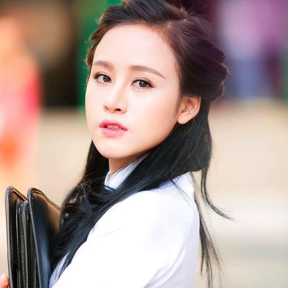 Không nhận ra Bà Tưng Huyền Anh dù vẫn cực gợi cảm - Hình 3