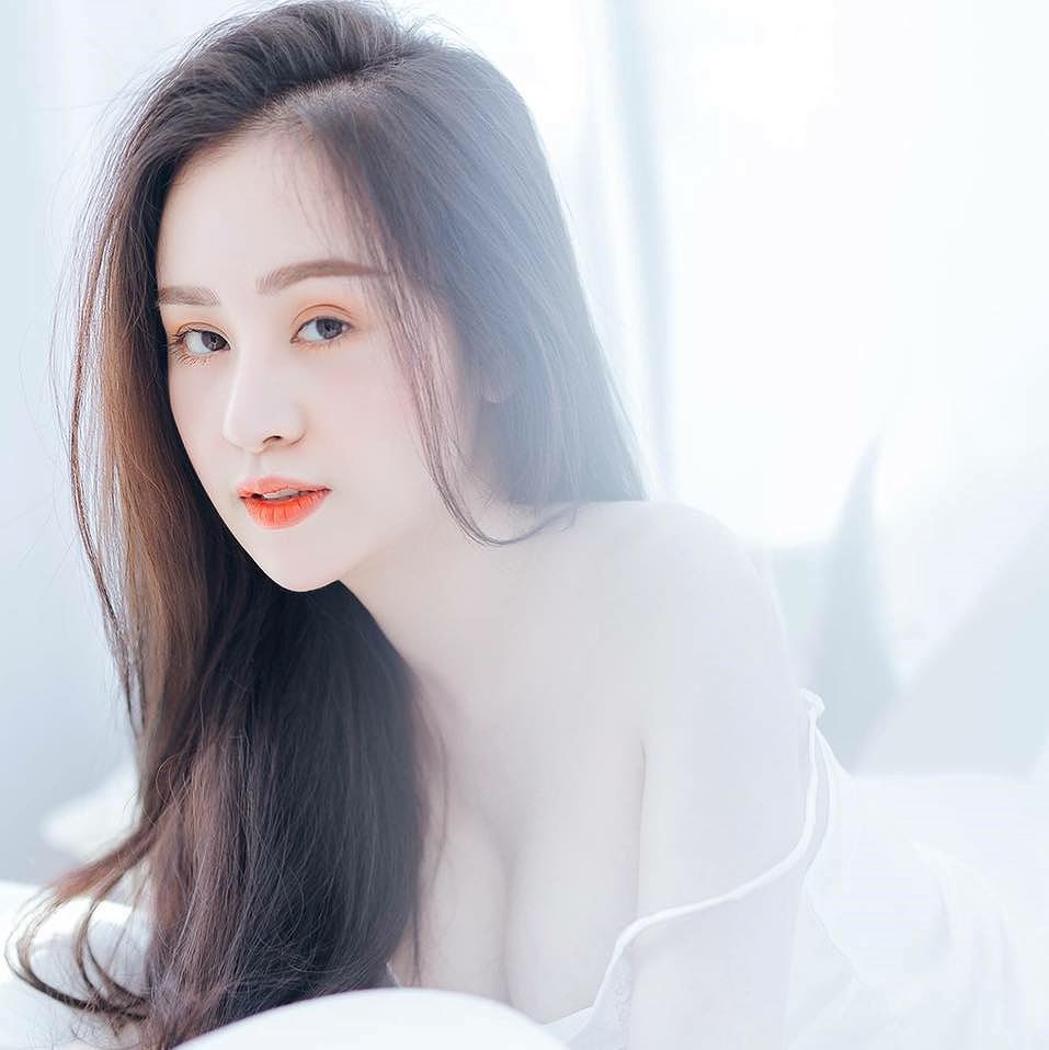Không nhận ra Bà Tưng Huyền Anh dù vẫn cực gợi cảm - Hình 7