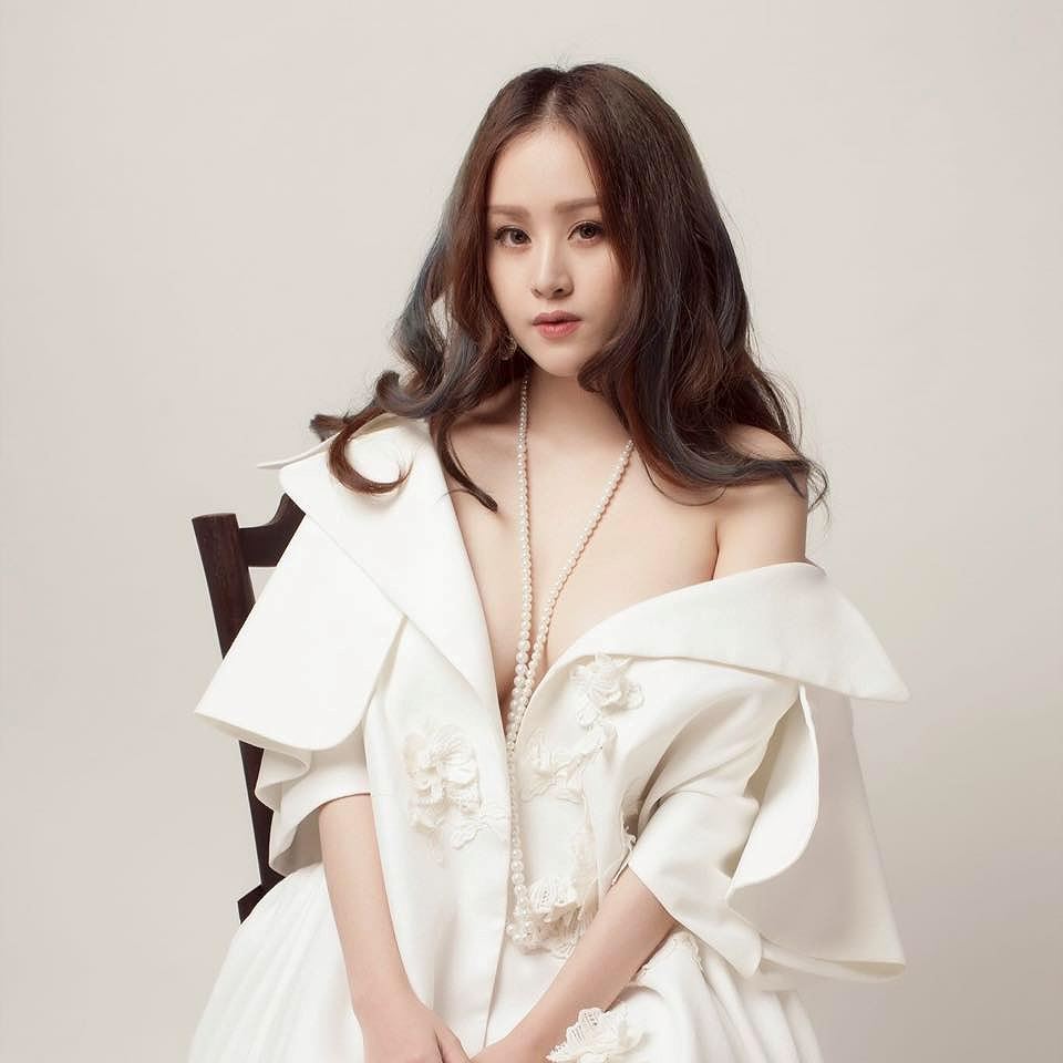 Không nhận ra Bà Tưng Huyền Anh dù vẫn cực gợi cảm - Hình 8