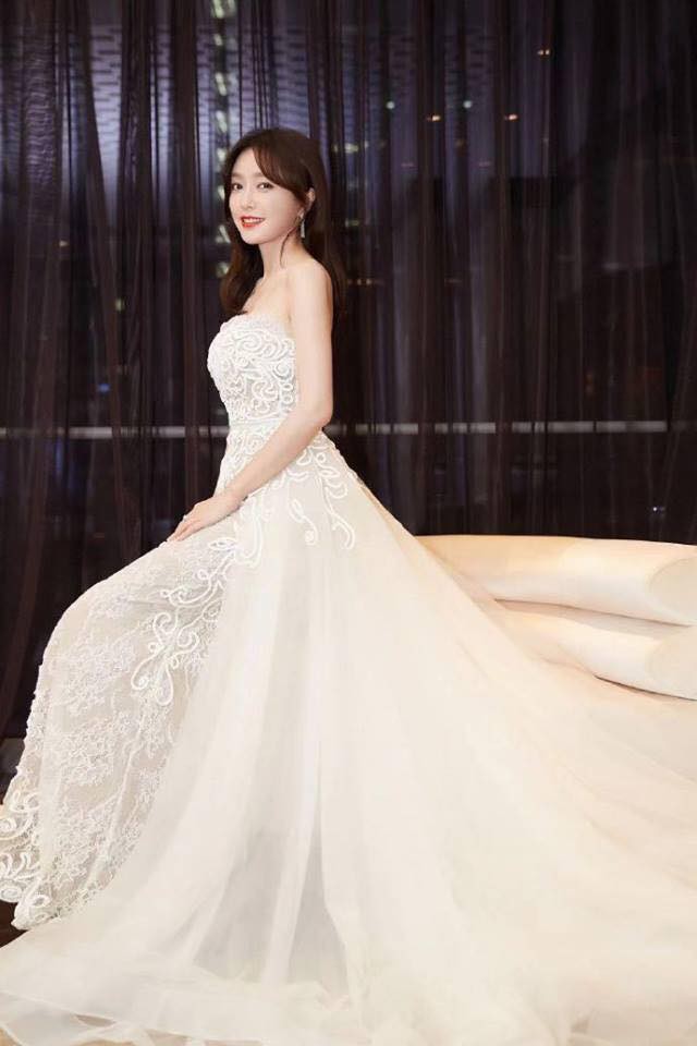 Ngắm loạt ảnh mới nhất của Phú Sát Hoàng hậu Tần Lam, đã U40 nhưng vẫn khiến fans nhìn muốn mòn con mắt - Hình 2