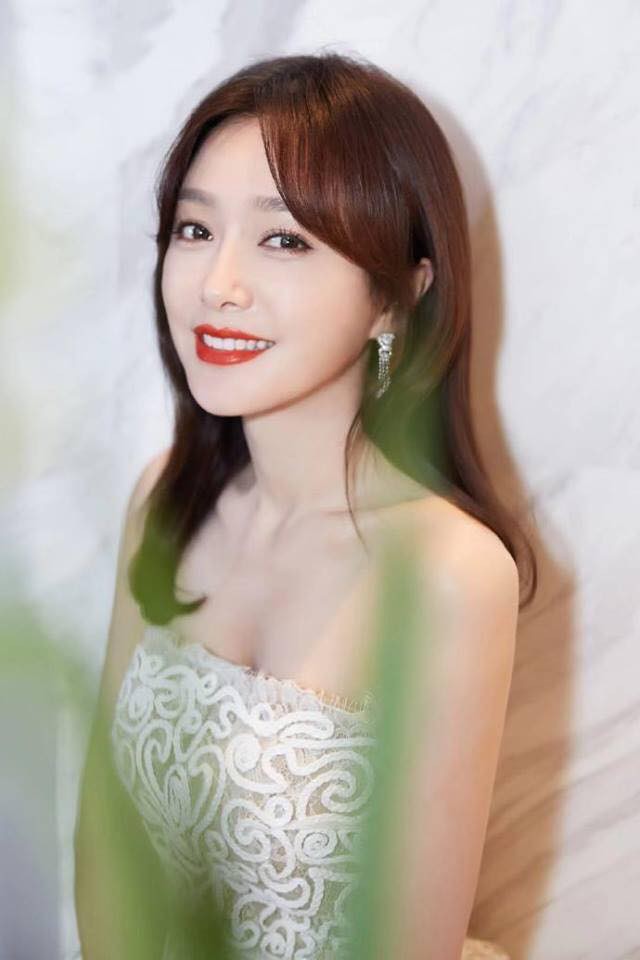 Ngắm loạt ảnh mới nhất của Phú Sát Hoàng hậu Tần Lam, đã U40 nhưng vẫn khiến fans nhìn muốn mòn con mắt - Hình 4