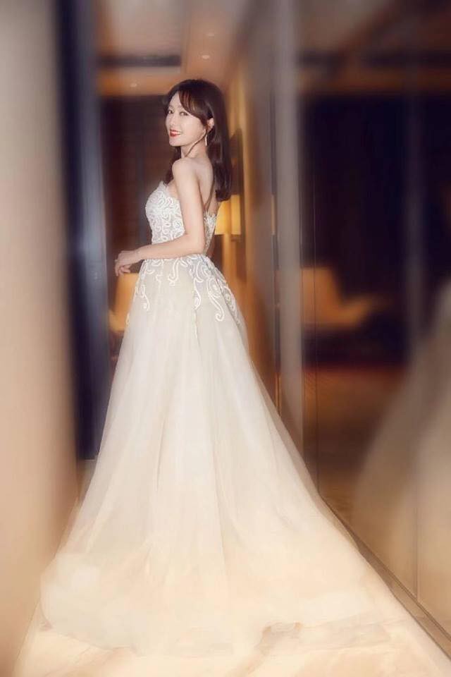 Ngắm loạt ảnh mới nhất của Phú Sát Hoàng hậu Tần Lam, đã U40 nhưng vẫn khiến fans nhìn muốn mòn con mắt - Hình 3