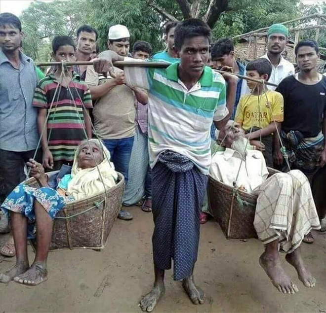 The truth of the photo of a man carrying his parents and fleeing more than 160km received 22 thousand likes causing a storm on social networks - Picture 2